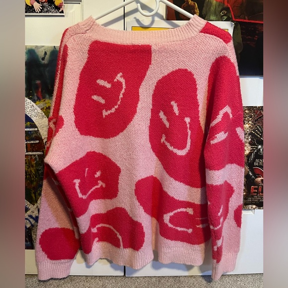 Oversized rose pink crewneck pink smiley face sweater size small - Picture 2 of 2